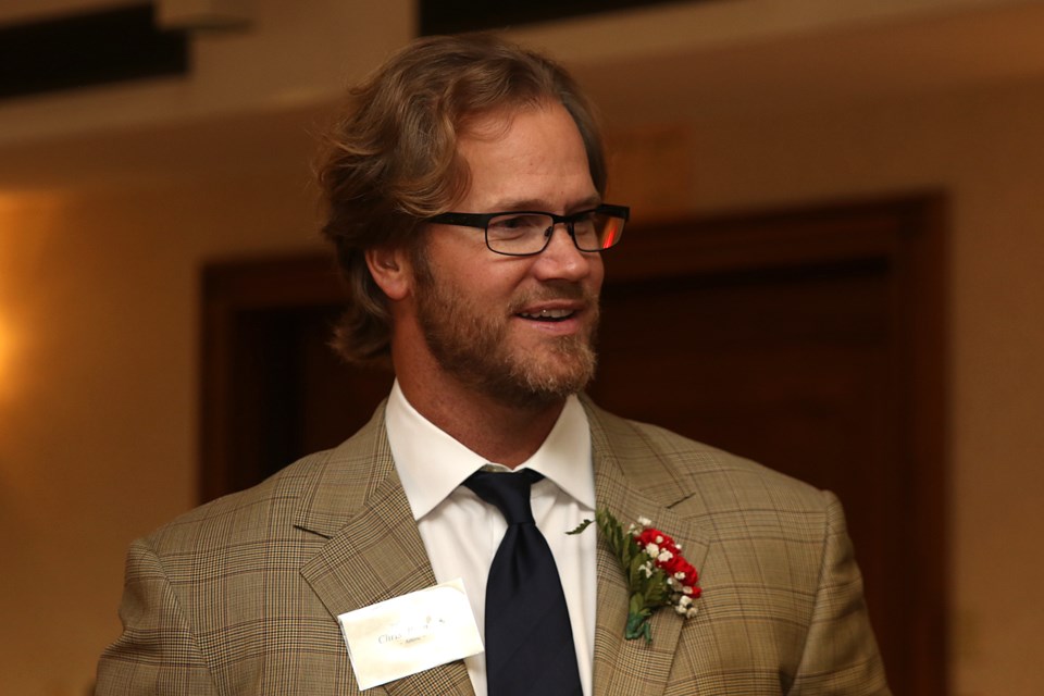 Chris Pronger chugs beer during jersey retirement ceremony with Blues