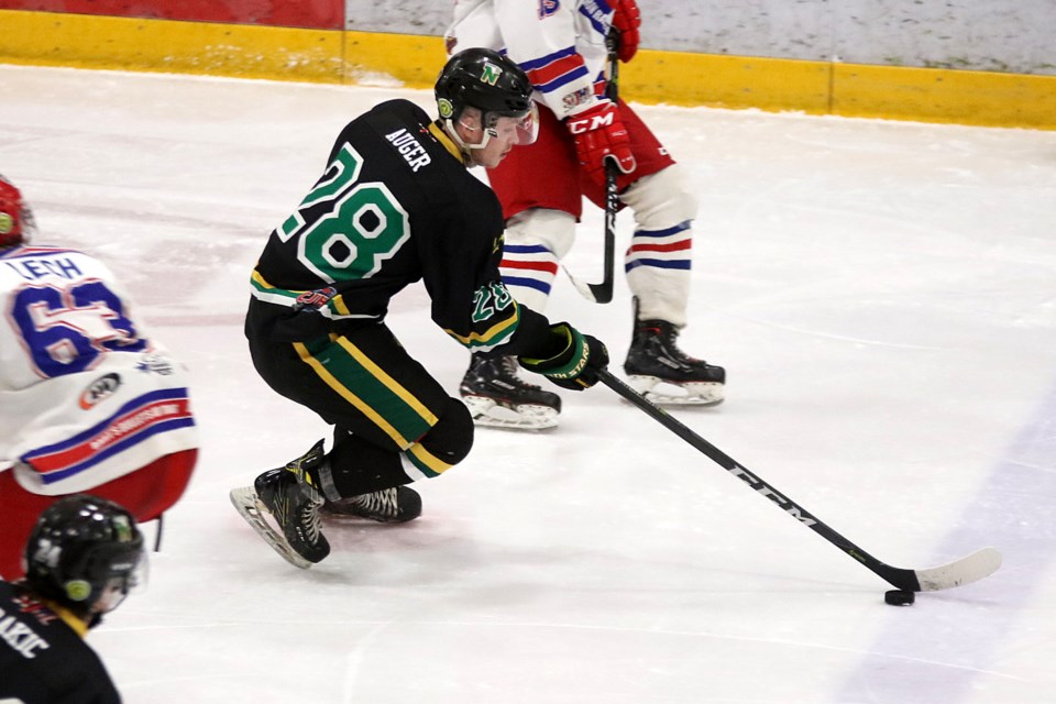 Thunder Bay's Kyle Auger finds a hole against the Minnesota Iron Rangers on Saturday, March 16, 2019. (Leith Dunick, tbnewswatch.com)