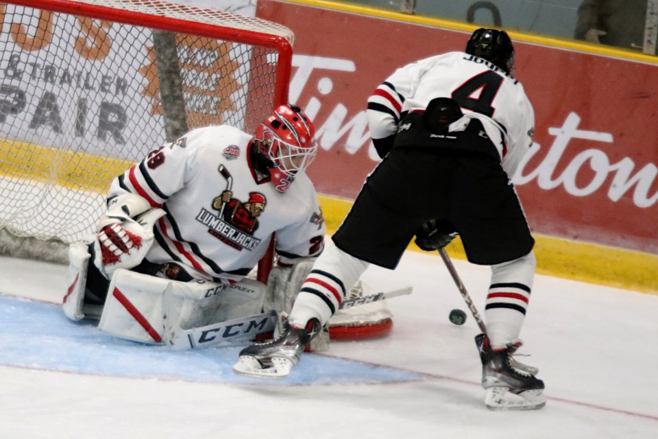 Wisconsin goaltender Kyler Lowden made 38 stops in shutting out Thunder Bay on Friday, Oct. 15, 2021. (Leith Dunick, tbnewswatch.com)