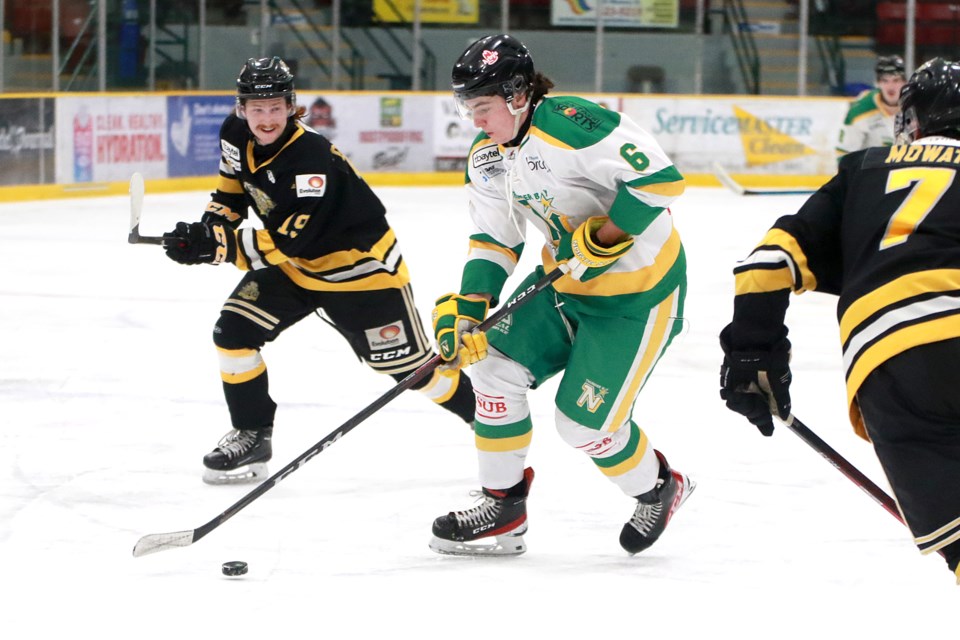 Thunder Bay's Jamie Fuchs looks for space between Red Lake forwards Luke Decorby (19) and Mason Mowat on Thursday, March 23, 2023 at Fort William Gadens. (Leith Dunick, tbnewswatch.com)