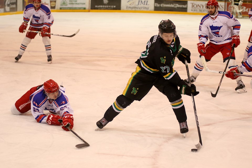 Thunder Bay's Keighan Gerrie maneuvers through a host of Minneosta Iron Rangers players on Wednesday, Jan. 17, 2018 at Fort William Gardens. (Leith Dunick, tbnewswatch.com)