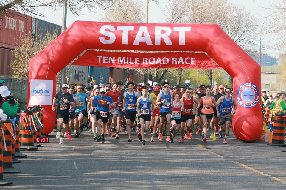 ten-mile-road-race-2023-start