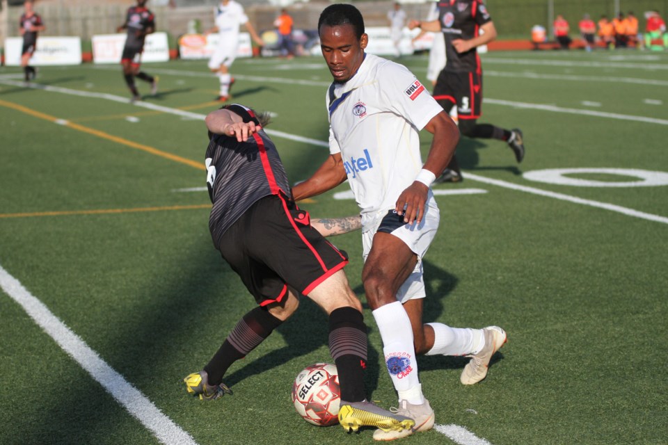 Ermin Mackic (left) checks Thunder Bay's Neville Morgan. (Michael Charlebois, tbnewswatch)