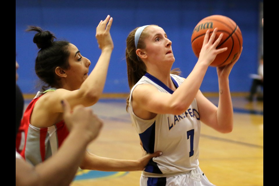 Lakehead's Sam Read drives to the net on Friday, Oct. 13, 2017 against the Algoma Thunderbirds (Leith Dunick, tbnewswatch.com)
