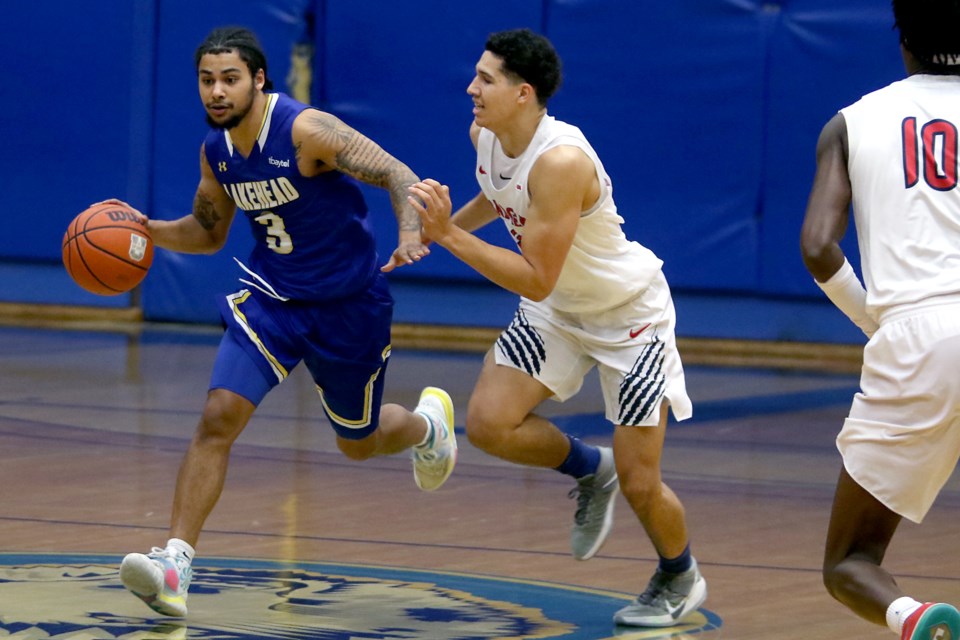 Alston Harris takes on Brock's Isaiah Bujdoso on Saturday, Nov. 13, 2021 at the CJ Sanders Fieldhouse. (Leith Dunick, tbnewswatch.com)