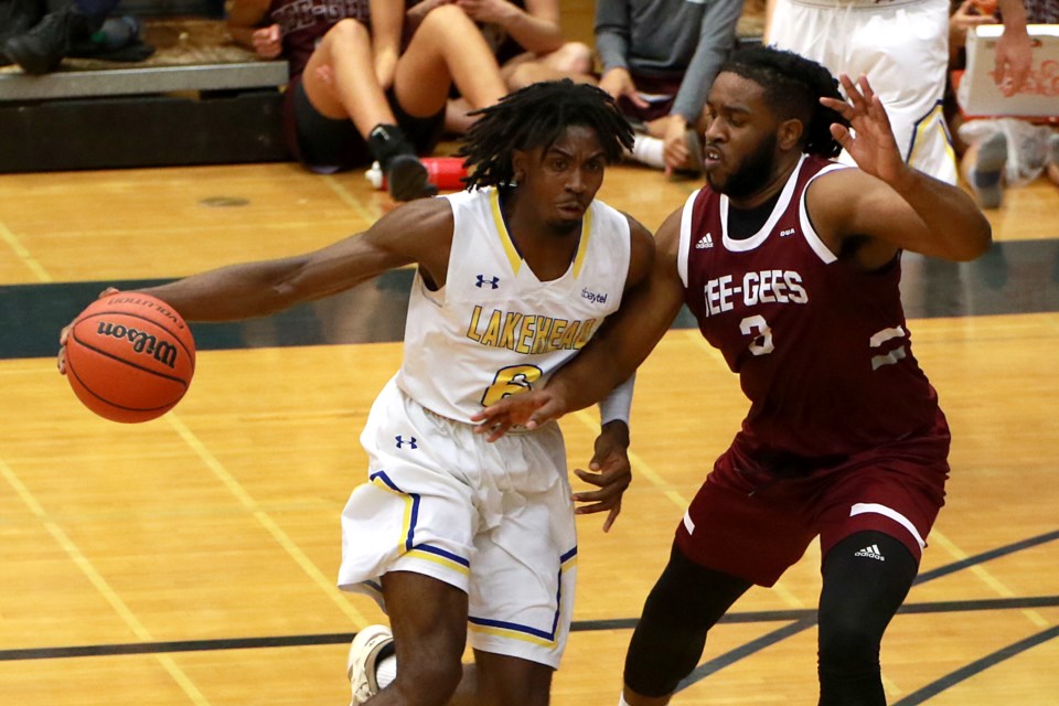 Lakehead's Michael Okafor battles Ottawa's Josh Inkumsah on Friday, Nov. 18, 2022 at the CJ Sanders Fieldhouse during LU's 69-65 win over the Gee-Gees. (Leith Dunick, tbnewswatch.com)