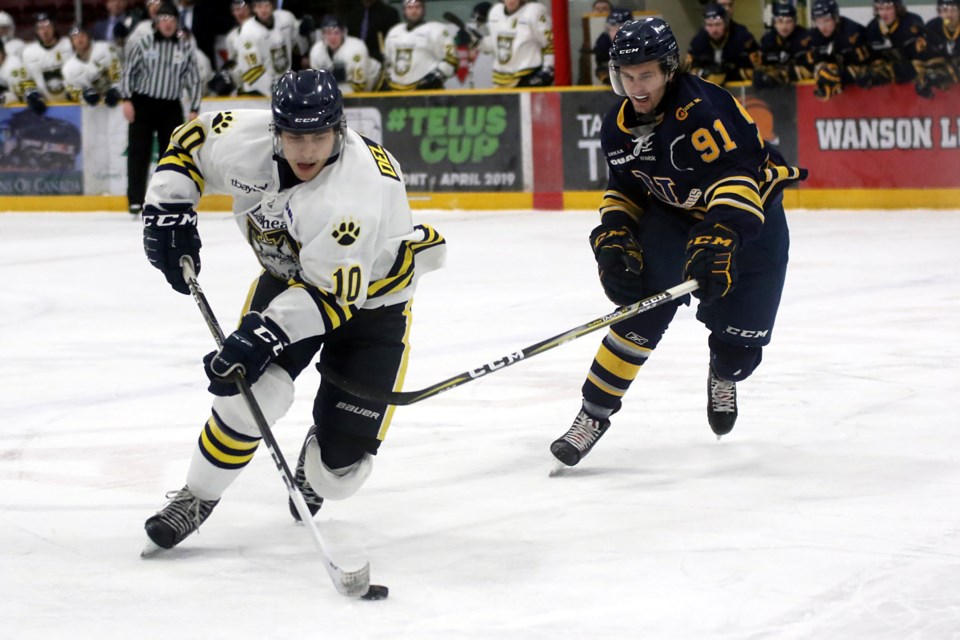 Lakehead's Daniel Del Paggio (left) looks for space around Laurentian forward Ryan Erickson on Saturday, Dec. 29, 2018 at Fort William Gardens. (Leith Dunick, tbnewswatch.com)