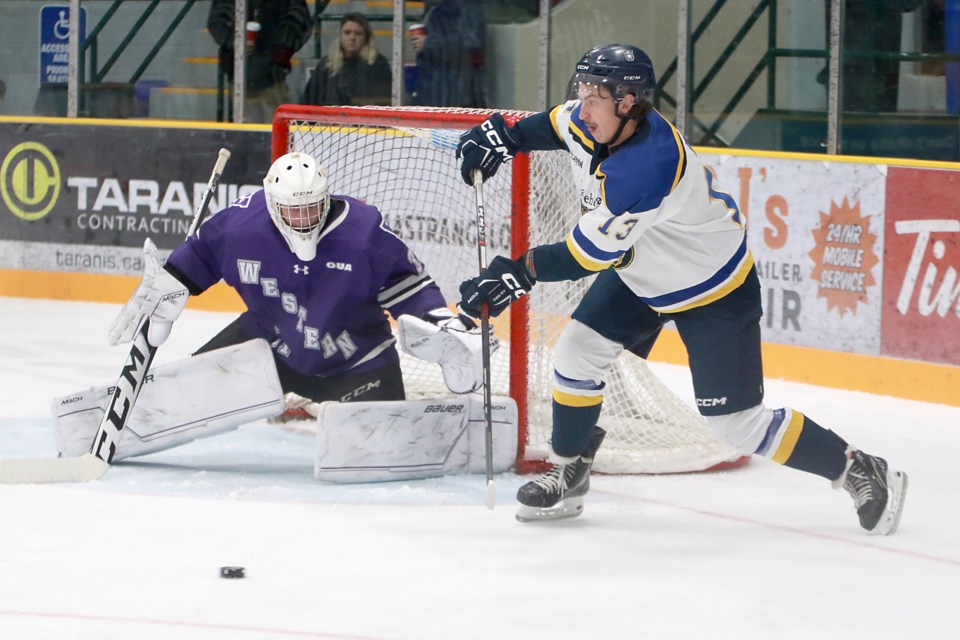 Lakehead's Griffen Fox with a chance in close against Western goaltender Dylan Miskiw on Friday, Nov. 3, 2023 at Fort William Gardens. (Leith Dunick, tbnewswatch.com)