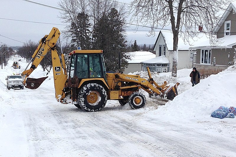 City council voted down opening a debate about changing snow removal requirements from 10 cm to 5 cm. 
