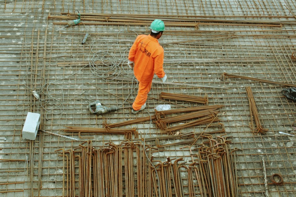 trades-worker-constructionguilherme-cunha-4zwozqxdbd4-unsplash