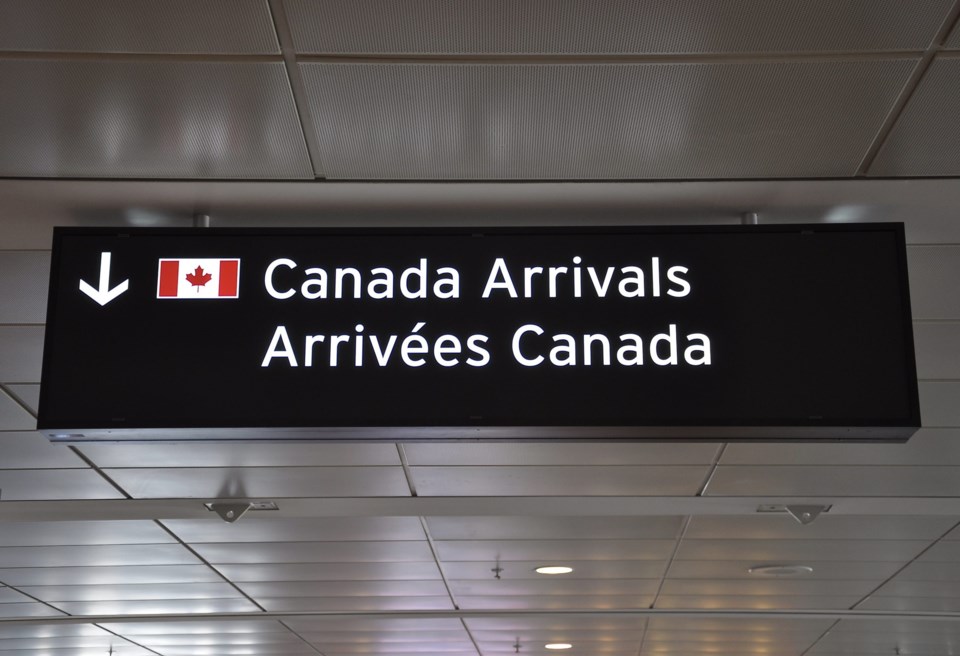 Canada,Arrivals,Sign