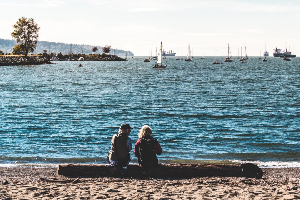 Photo,Of,Old,Couple,At,At,Sunset,Beach,In,Vancouver,