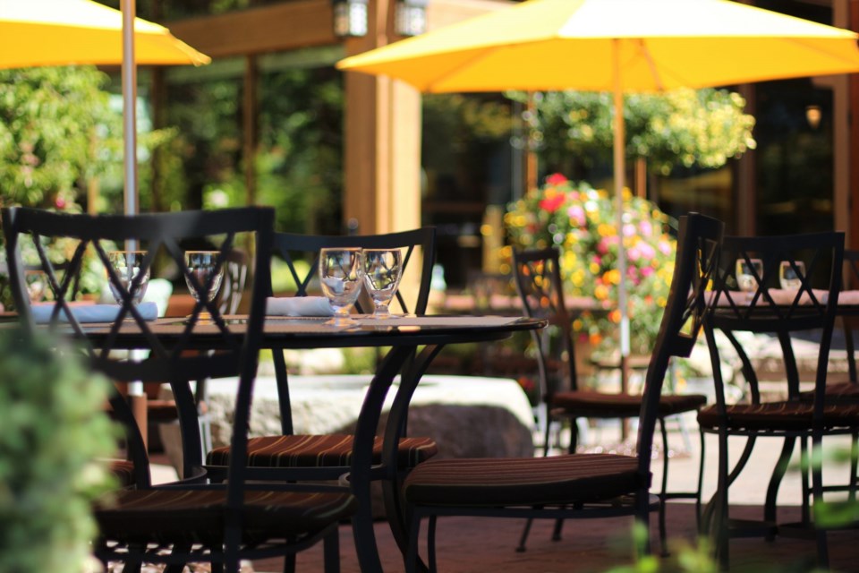 Outdoor,Dining,At,A,Winery,In,The,Beautiful,Okanagan,Valley.