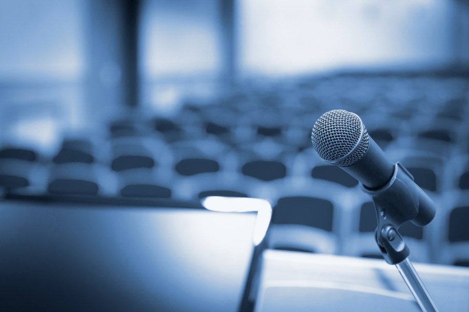 Rostrum,With,Microphone,And,Computer,In,Conference,Hall