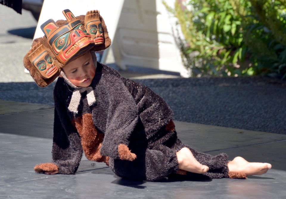 Victoria,Bc,Canada,June,24,2015:,Unidentified,Native,Indian,Child