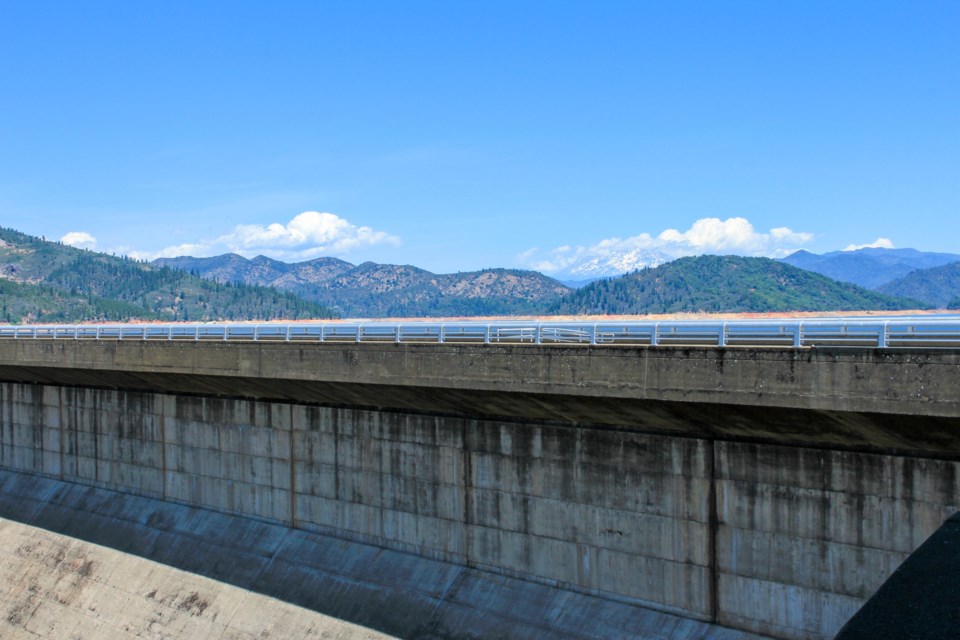 Shasta,Dam,-,Concrete,Arch-gravity,Dam,Across,The,Sacramento,River