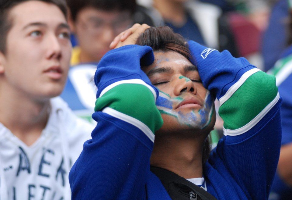 Vancouver,,Bc,canada,-,June,13,,2011:,Vancouver,Canucks,Fans,Watch