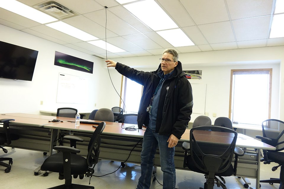 thompsn-airport-ceo-curtis-ross-at-winbter-weather-testing-campus-jan-24-2023