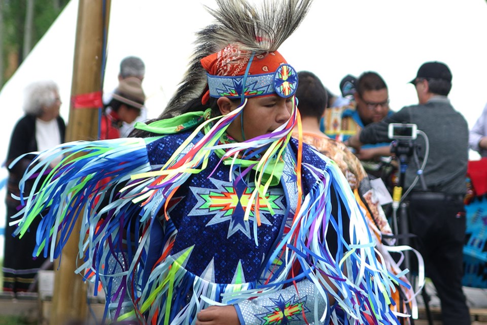 The Leslie W. Turner powwow honouring University College of the North graduates and other students returned to Wapanohk Community School’s powwow arbour June 18, three years after being held in what was then a brand-new facility for the first time prior to the COVID-19 pandemic.