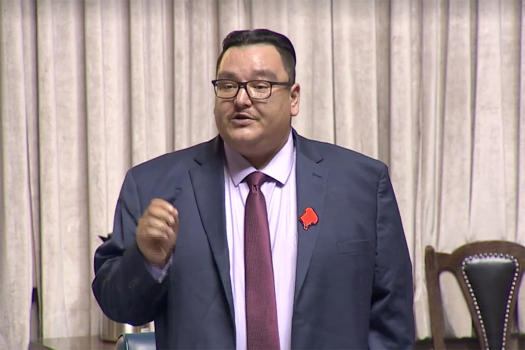 MP for Thompson spør om fotpleie den første dagen av parlamentet