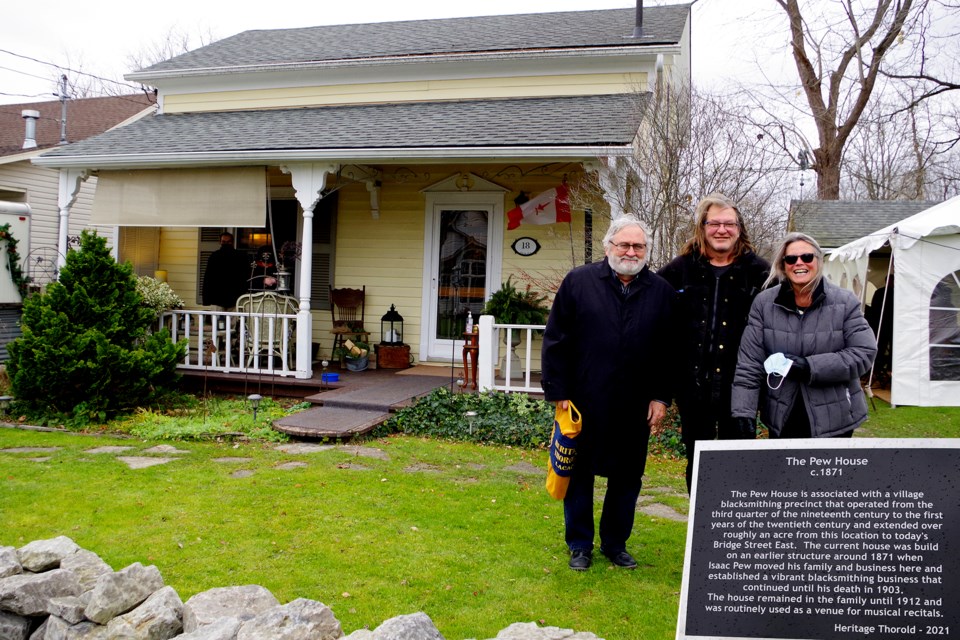 Heritage Thorold chair Craig Finlay with homeowners David Tufford and Mary DeKeyser.