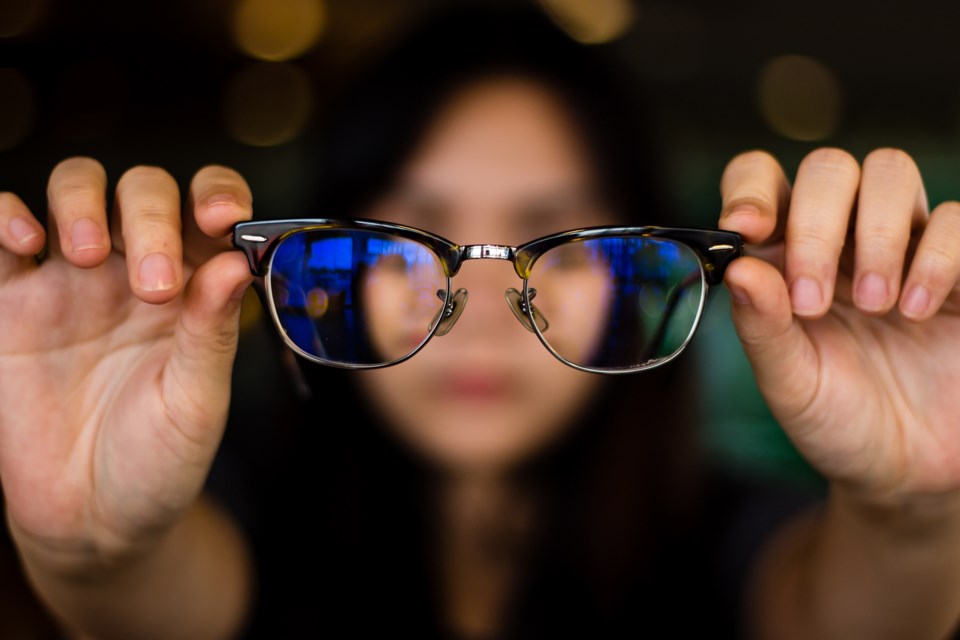 blurry-glasses