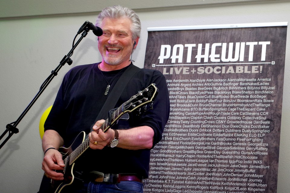 Once again, Pat Hewitt provided the music for the annual fundraiser. Bob Liddycoat / Thorold News