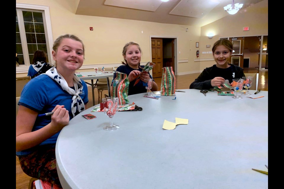 Thorold Girl Guides getting crafty for Meals on Wheels recipients. Shaunna MacQuarrie / Thorold News