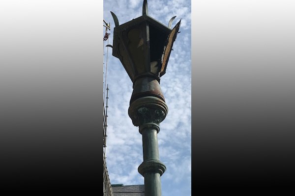2019-09-18 NRP stolen lamp post St Catharines