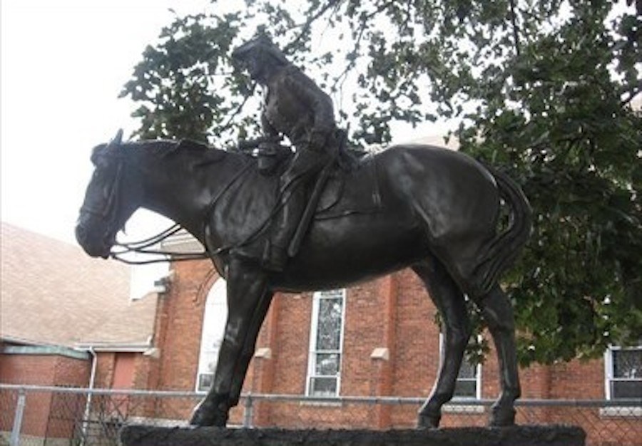 2021-10-08 Lieutenant General Drummond statue