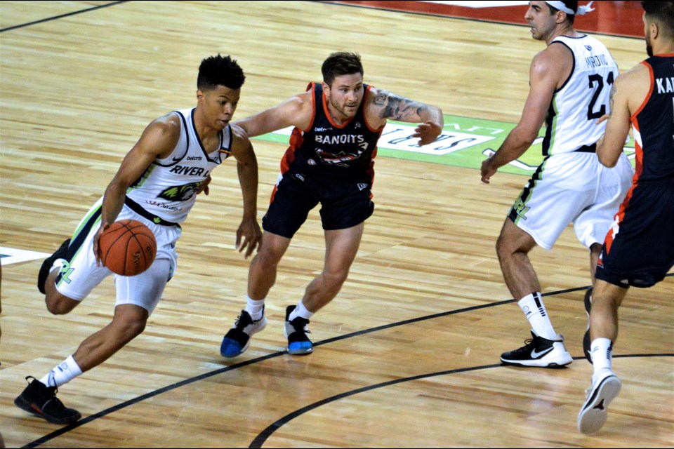 Trae Bell-Haynes breaks around the outside. Stephen Dyell / Thorold News