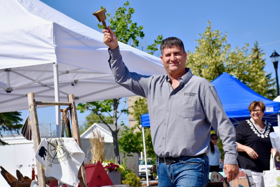 Goldcorp sustainability manager Bryan Neeley rings the bell to open the Downtown Timmins Urban Park Market. Maija Hoggett/TimminsToday