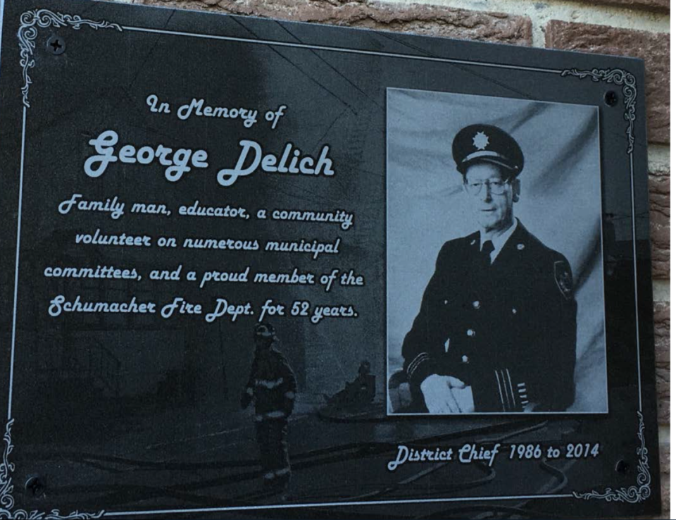2018-09-14 George Delich plaque