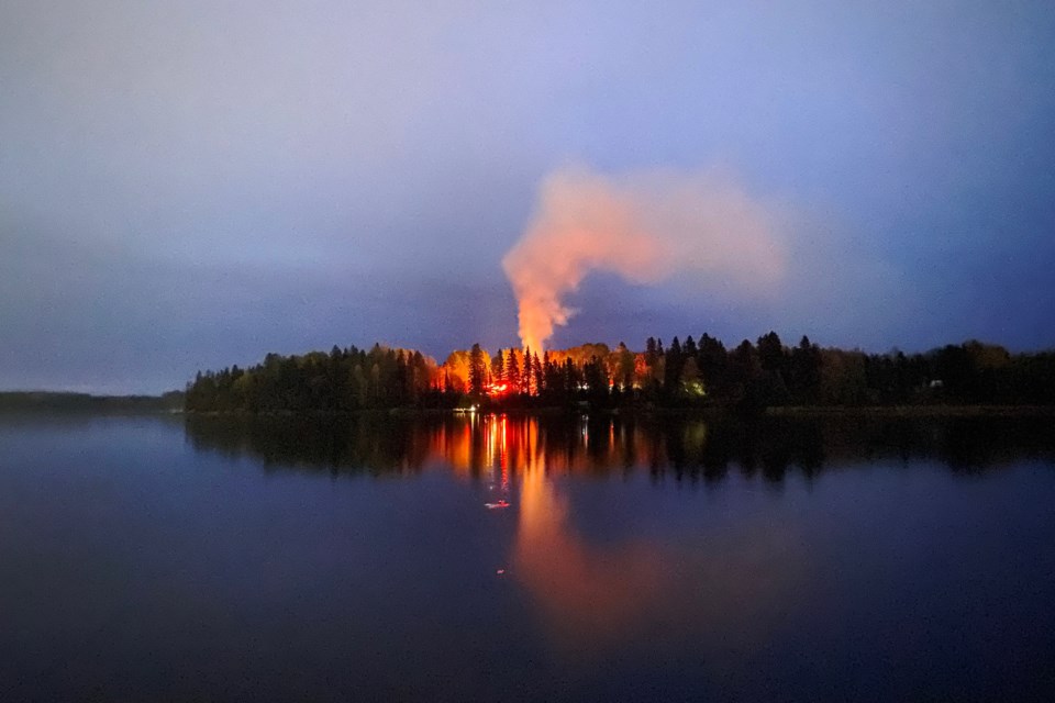 2023-09-30-bobslakefire1mh