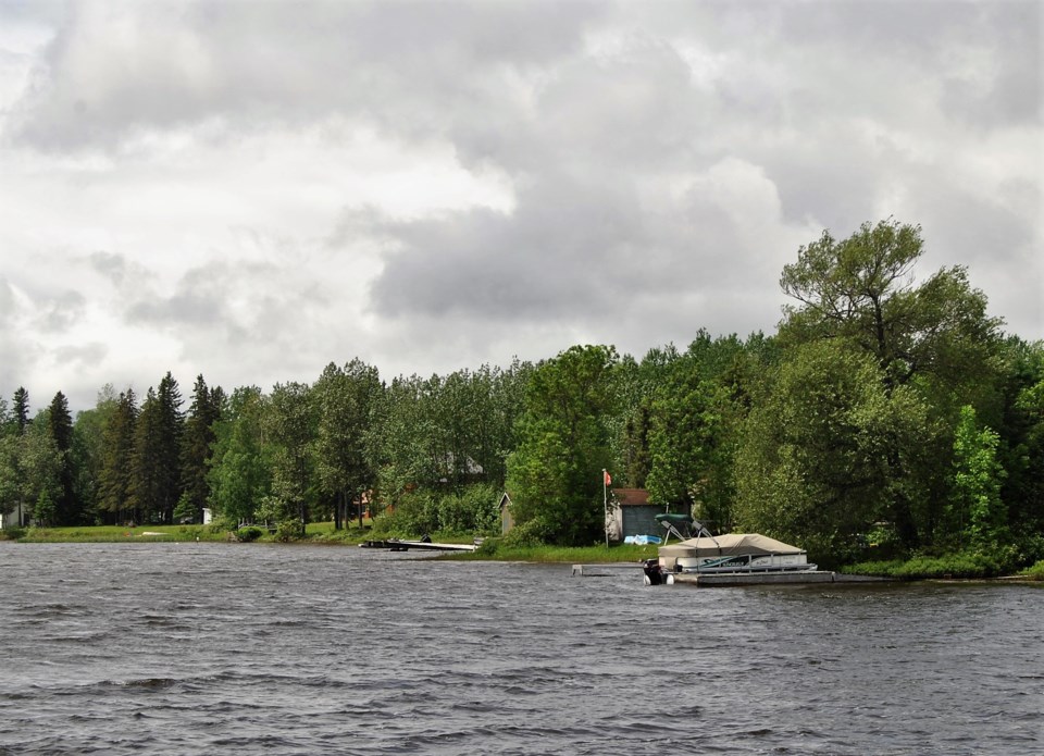 USED 17_0623_AhSummer_The Cottage_Boat