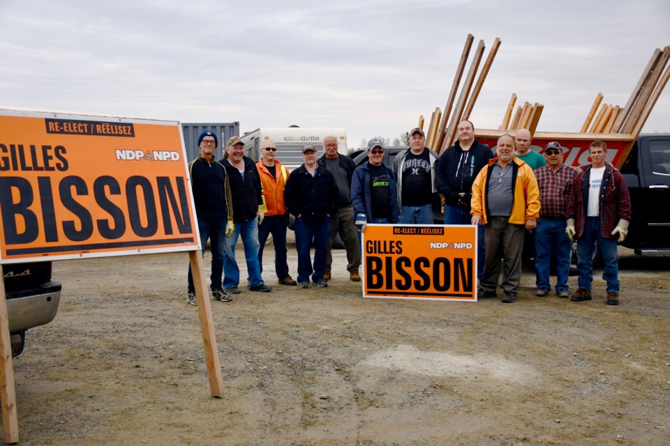 NDP Gilles Bisson volunteers were ready to get up signs up to kick off the 2018 provincial election campaign. Maija Hoggett/TimminsToday