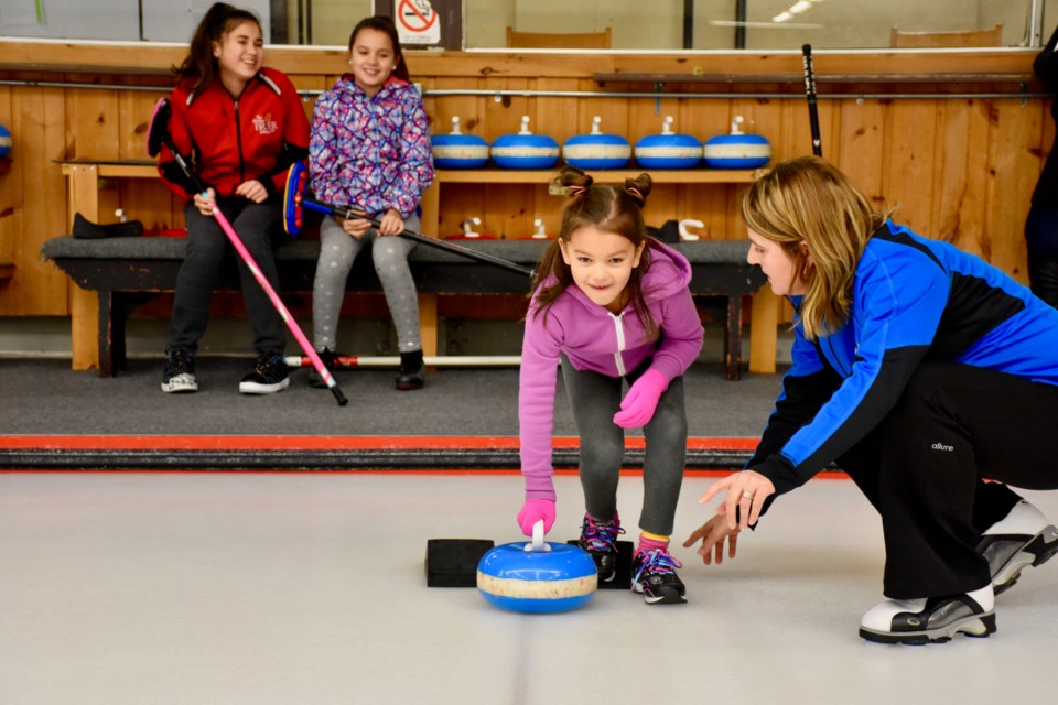 Rosanna Furletti coaches six-year-old Kendall Chilton while Chloe Chilton and Deanna Chilton look on at the McIntyre Curling Club for the Little Rock program. Maija Hoggett/TimminsToday