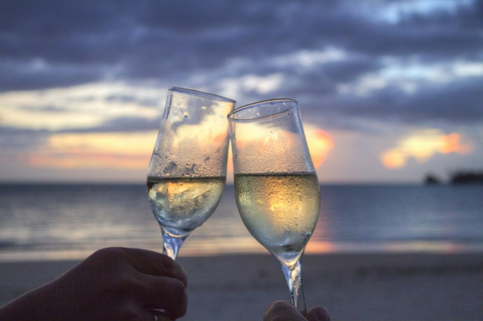 2021-05-17 pexels-champagne beach