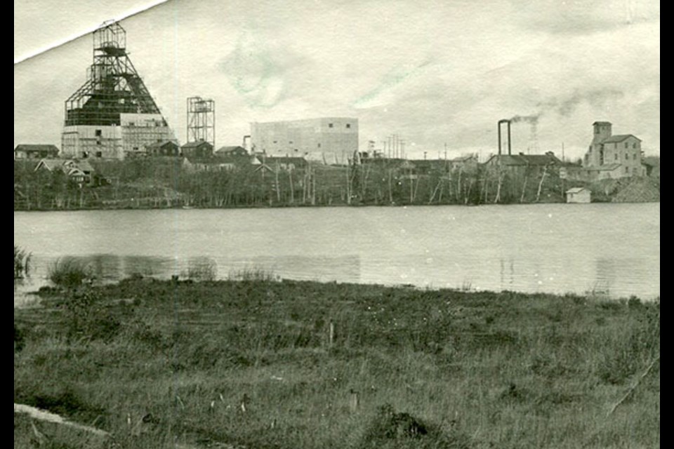 The headframe (here shown during its construction) was once part of a large network of structures that supported operations at the sprawling McIntyre mine. An annexation bid by the Town of Timmins to take the McIntyre and Coniaurum properties from Tisdale Township in 1941 sparked a fight over municipal boundaries in The Porcupine Camp. 