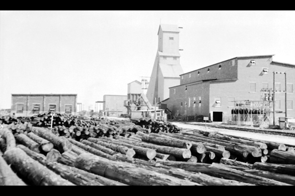 This 1931 photo shows Shaft No. 11 and the new concentrator at the McIntyre Mine. Late in 1941, the Town of Timmins tried to annex a large parcel of land from Tisdale Township, which included the mining operation.