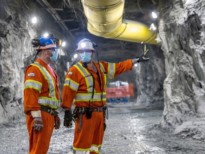 pas-employees-in-mine-800x600