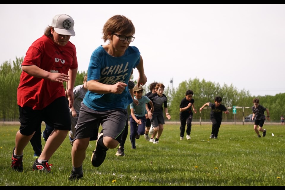 Bubba Forester, left, and Ryley Bugbee, centre, from Thorhild, lead a pack of junior high boys as they leave their starting points.                               