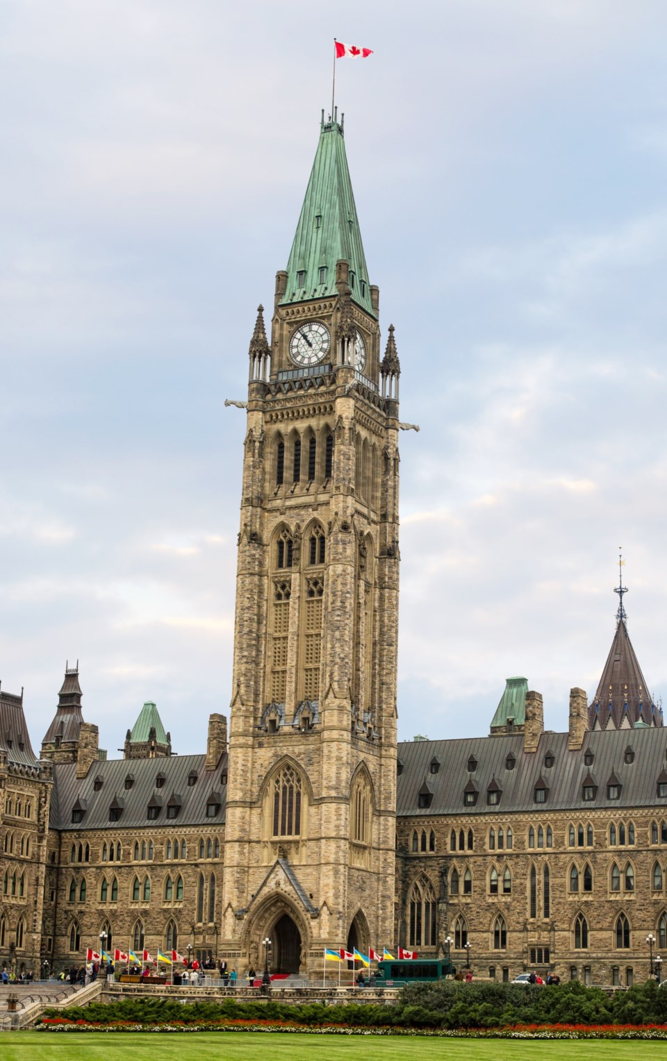 15122788_parliament-of-canada-on-parliament-hill
