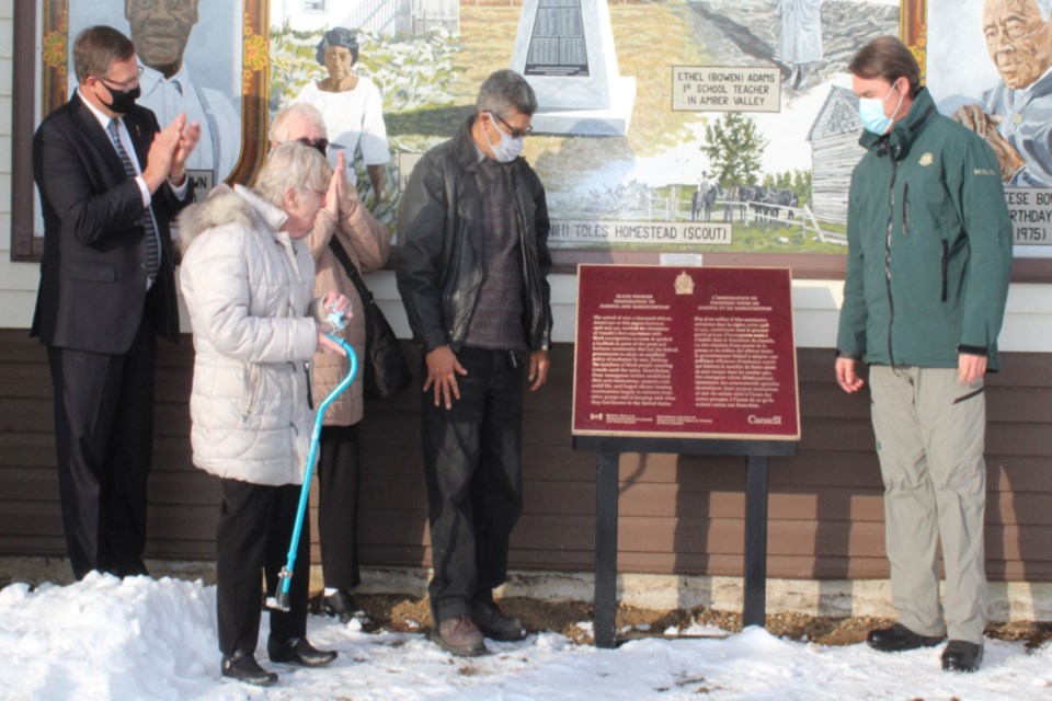 (L-R): Athabasca-Barrhead-Westlock MLA Glenn van Dijken, Athabasca County Coun. Doris Splane, Town of Athabasca mayor Colleen Powell, Amber Valley Community Association president Gil Williams and Parks Canada – Elk Island supervisor Dale Kirkland admire the plaque that was restored by Williams’ team in preparation for it to be placed by Amber Valley Hall Nov. 15.
Heather Stocking/AA 