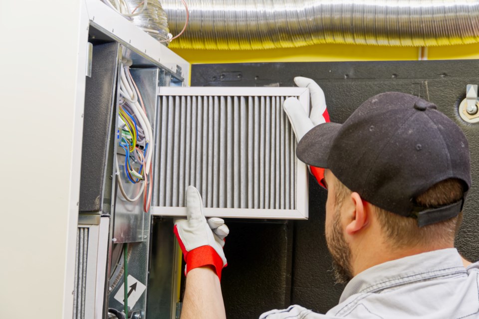 Cleaning HVAC for cleaner homes_WEB