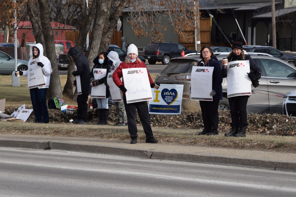 AUPE picketers Oct. 26-cropped