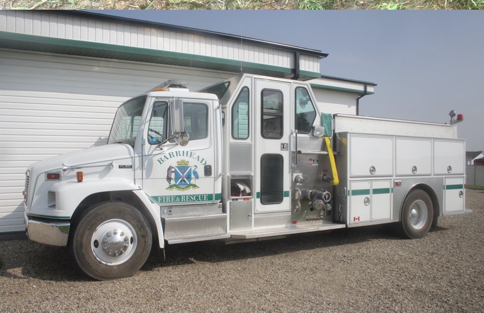 La ciudad de Barrhead dona un camión de bomberos antiguo de 1998 para su uso en México La ciudad de Barrhead dona un camión de bomberos antiguo de 1998 para su uso en México