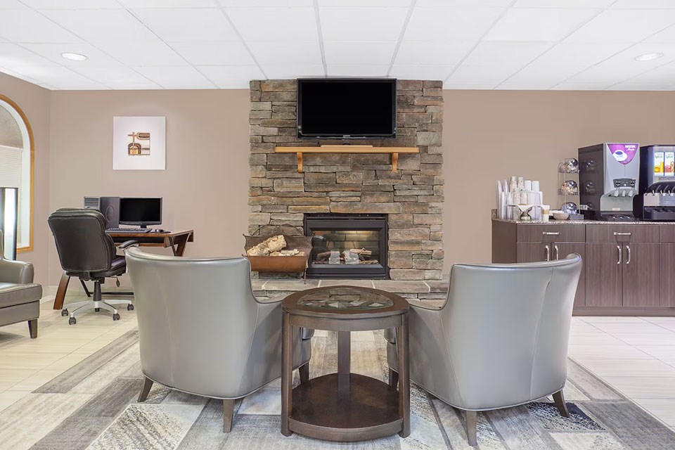 super-8-athabasca-interior