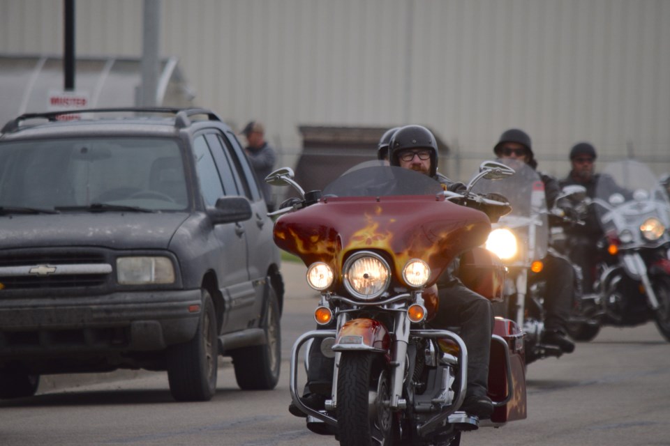 Don Smith leads out riders copy