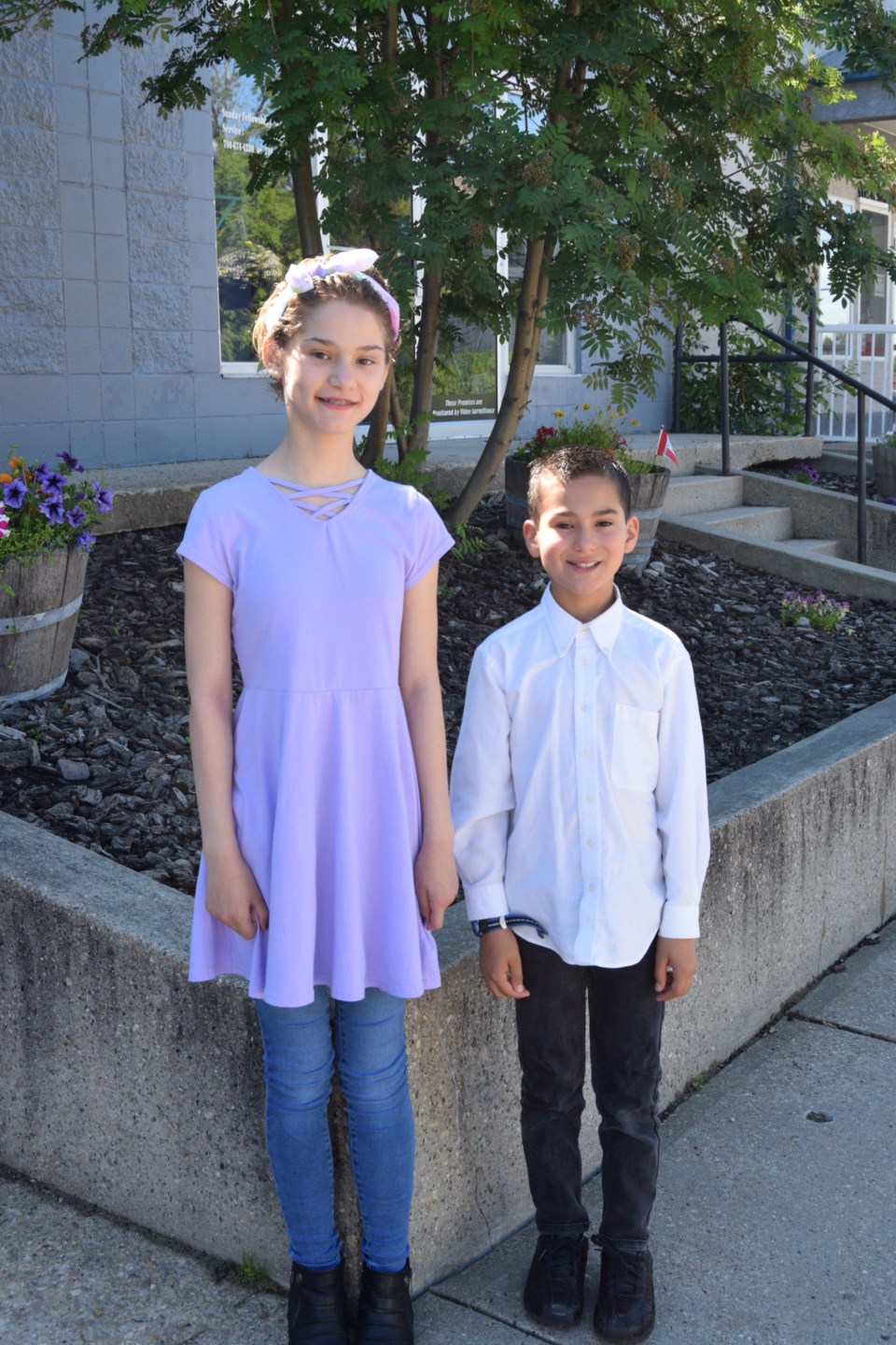 Jade and Cyrus Pena-Anderson lemonade stand copy